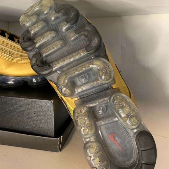 Sneakers - Picture 4 of 6